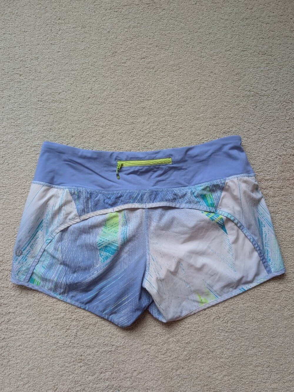 EUC Lululemon Run Times Short 4" Women's 8  Stretch Wind Chill White Lullaby